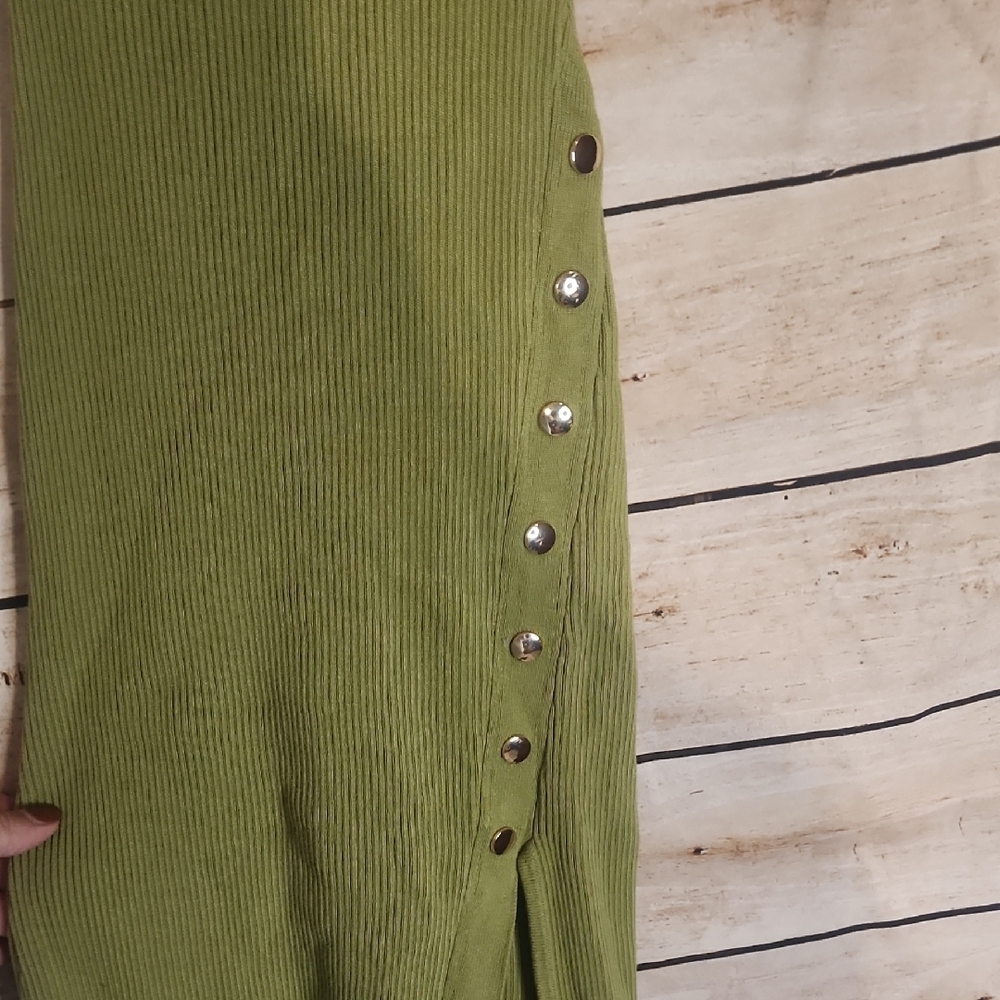 Windsor Olive Button-Detail Midi Dress - Picture 4 of 6